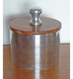 Pot w/wood lid
